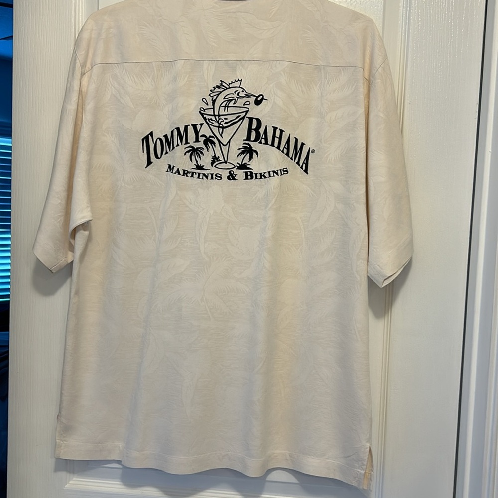 Tommy Bahama Martinis and Bikinis Button-down Shirt. Mens Medium